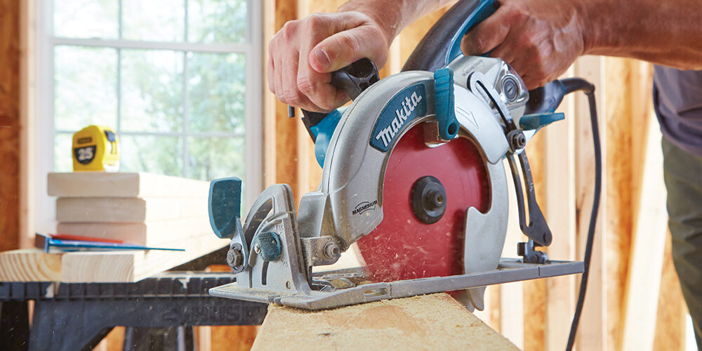 How to rip narrow boards with a circular saw