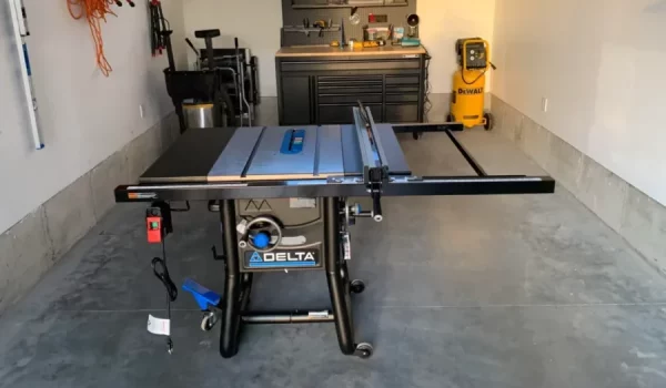 Contractor table saw
